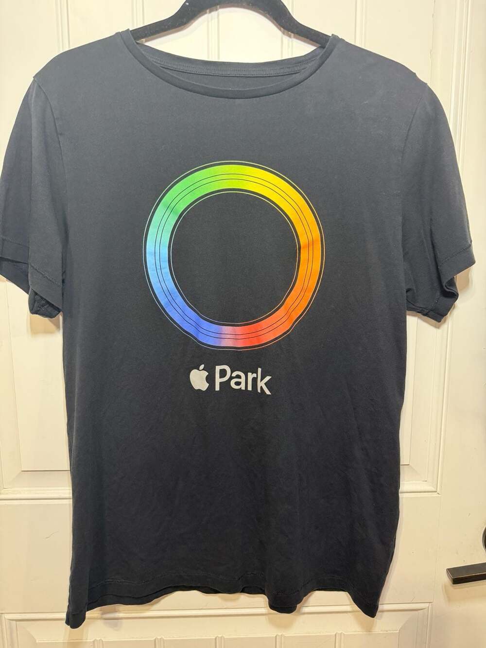 Apple Park Visitor Center Rainbow Graphic T-Shirt Black Unisex Size Medium